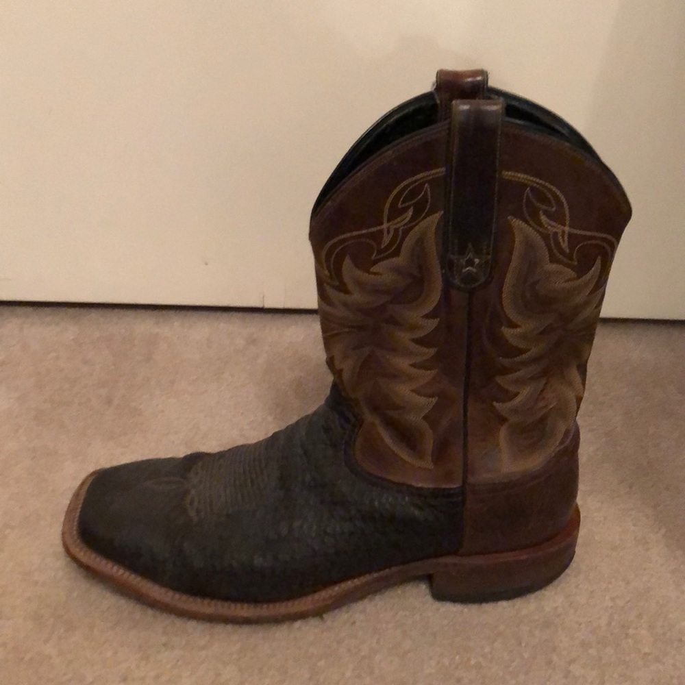 Tony Lama Shark skin men’s boots. Good condition.